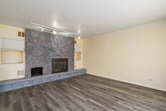 12305 Derby Ln in Orland Park, IL - Building Photo - Building Photo