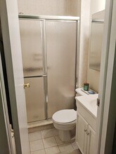 17 Hillside Ave in Blue Point, NY - Foto de edificio - Building Photo