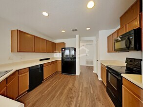 7100 Avery Rd in Live Oak, TX - Building Photo - Building Photo