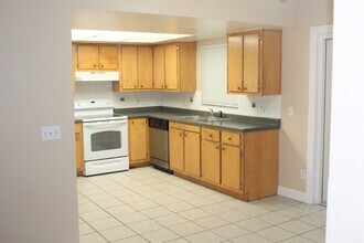 205 Regal Park Dr in Valrico, FL - Building Photo - Building Photo