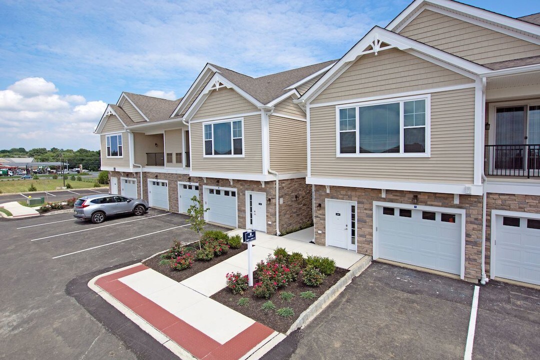 Woodmont Valley at Lower Macungie in Macungie, PA - Foto de edificio