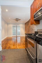 East 10th Street, Unit 2A in New York, NY - Building Photo - Building Photo