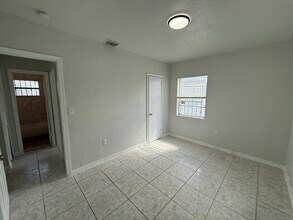 15331 NW 29th Ave in Opa Locka, FL - Building Photo - Building Photo