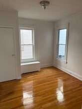 647 Dewitt St, Unit Lower level flat in Syracuse, NY - Foto de edificio - Building Photo