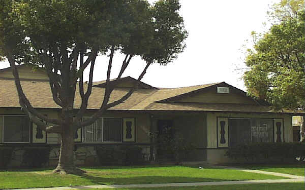 1554 E Canfield Ln in Anaheim, CA - Building Photo - Building Photo