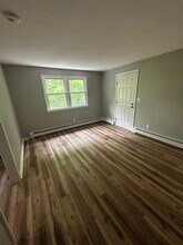 34 Pine St, Unit 2R in Taunton, MA - Foto de edificio - Building Photo
