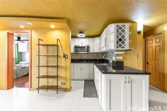 801 Ala Nioi Pl in Honolulu, HI - Building Photo - Building Photo