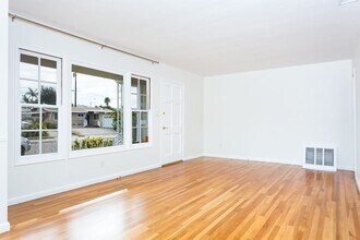 6460 Glenroy St in San Diego, CA - Building Photo - Building Photo