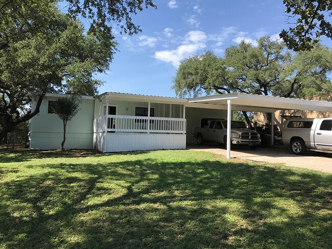 1304 W Lakeland Dr in Austin, TX - Building Photo - Building Photo