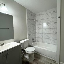 100 W Humble St in Baytown, TX - Building Photo - Building Photo