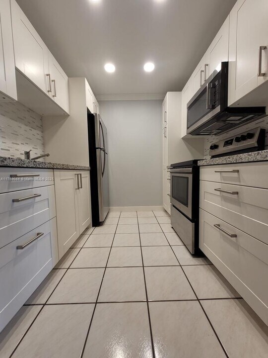 13355 SW 9th Ct in Pembroke Pines, FL - Building Photo