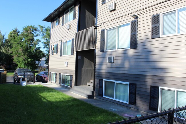 2808 E Everett Ave in Spokane, WA - Foto de edificio - Building Photo