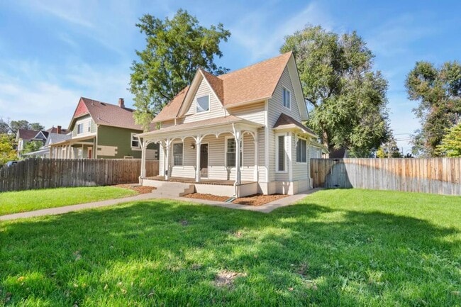 property at 1403 8th St