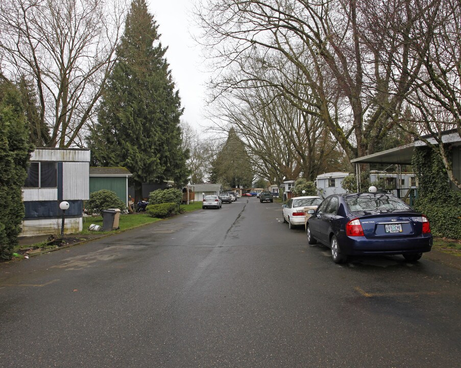 Walnut Mobile Home Park in Wilsonville, OR - Building Photo