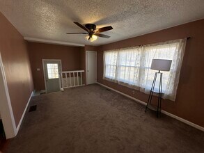 957 N Ridgewood Dr in Wichita, KS - Building Photo - Building Photo