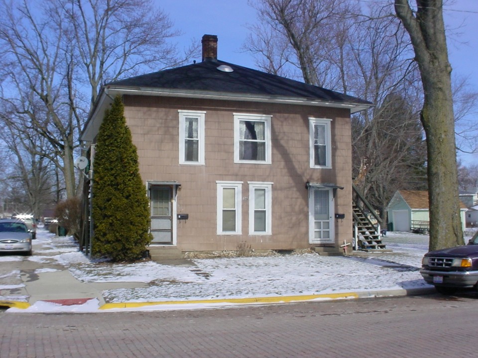 807 W Chestnut St in Mount Vernon, OH - Building Photo