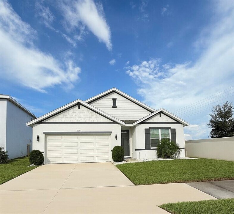2682 Common Fig Run in Wesley Chapel, FL - Foto de edificio