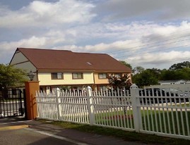 Pine Grove Townhomes in Myrtle Beach, SC - Foto de edificio - Building Photo