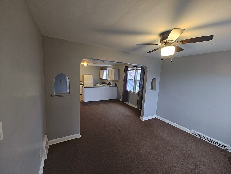 2465 Birch Ave, Unit apt2 in Whiting, IN - Building Photo