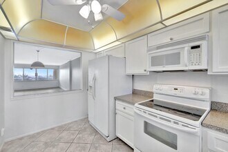 328 N Ocean Blvd in Pompano Beach, FL - Foto de edificio - Building Photo