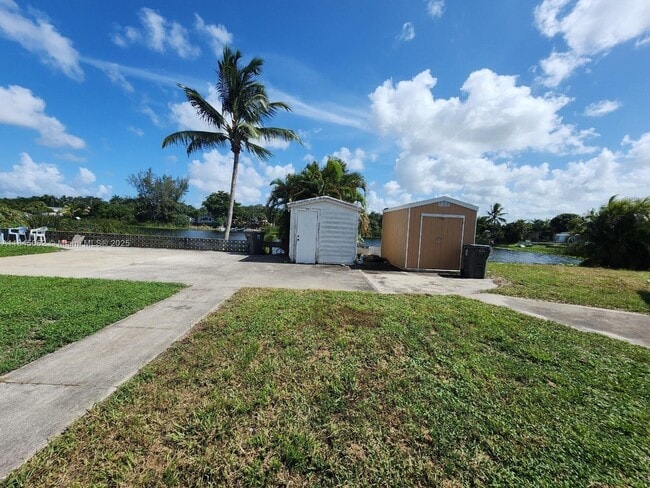 4248 Hibiscus Cir in West Palm Beach, FL - Building Photo - Building Photo