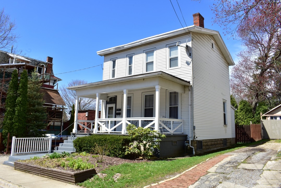 219 Boileau Pl in Meadville, PA - Building Photo