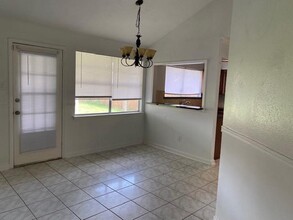 16706 Dew Drop Ln in Houston, TX - Foto de edificio - Building Photo