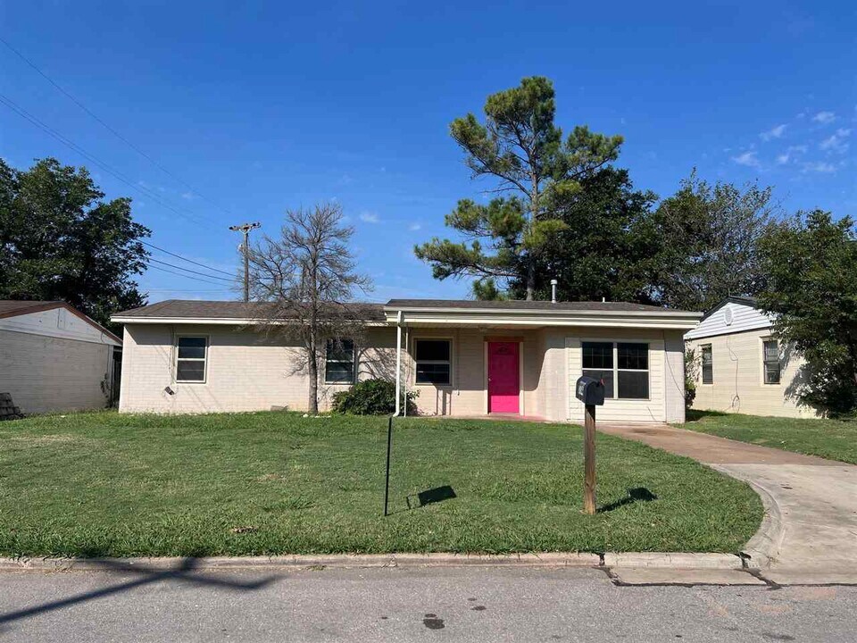 814 NW 33rd St in Lawton, OK - Building Photo