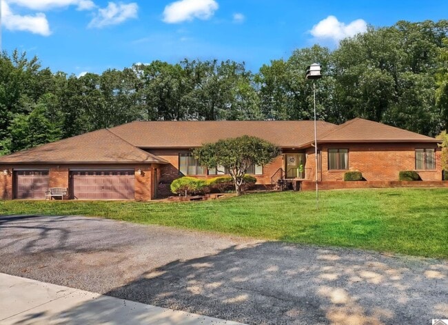 7 Pleasant View Ln in Murray, KY - Building Photo - Building Photo