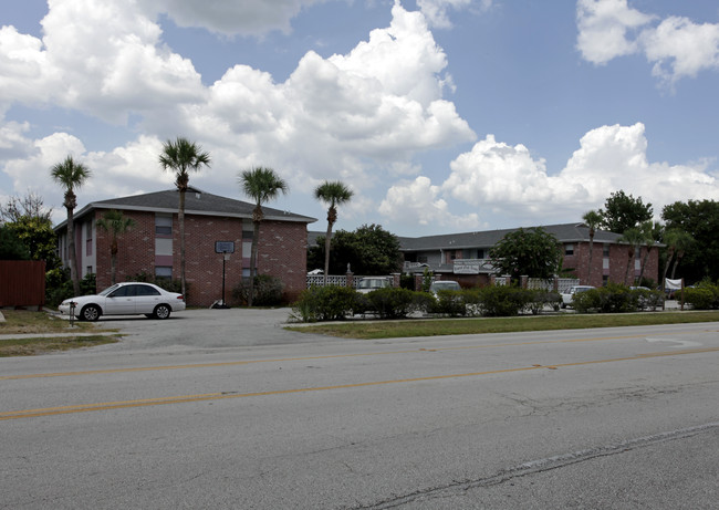 Royal Oak Apartments in Titusville, FL - Building Photo - Building Photo