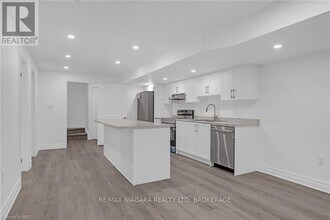 7426 Parkside Rd in Niagara Falls, ON - Building Photo - Building Photo