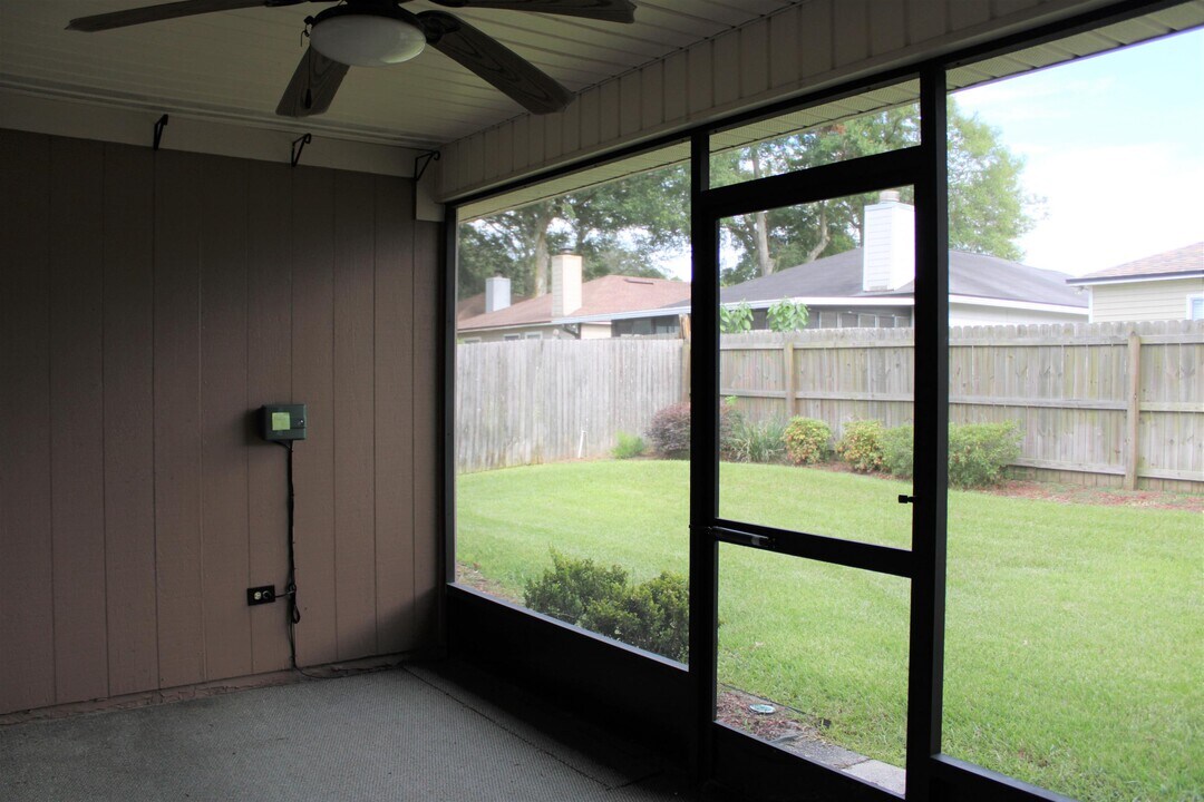 11202 Mikris Dr N in Jacksonville, FL - Building Photo