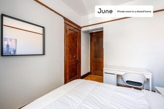 Private bedroom in 3 bed/1 bath Home in Chicago, IL - Building Photo - Building Photo