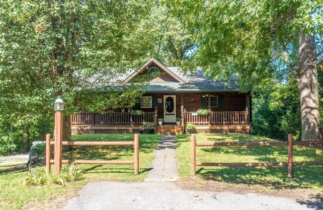 2420 Sylvan Glen Way in Pigeon Forge, TN - Foto de edificio - Building Photo