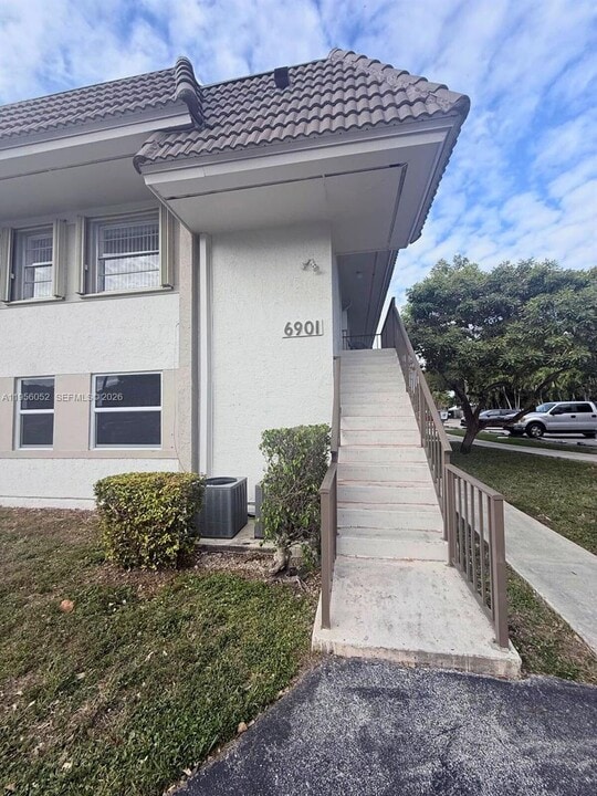 6901 SW 129th Ave in Miami, FL - Building Photo