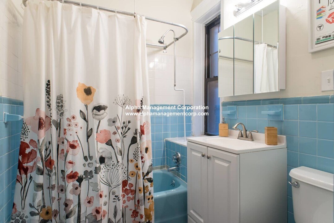 1249 Beacon St in Brookline, MA - Building Photo