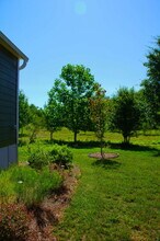 30 Strolling Easy Ln in Flat Rock, NC - Foto de edificio - Building Photo