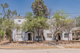 701 E Woodlawn Ave in San Antonio, TX - Building Photo - Building Photo