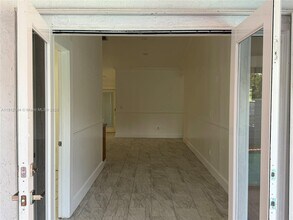 18317 SW 114th Ct in Miami, FL - Foto de edificio - Building Photo