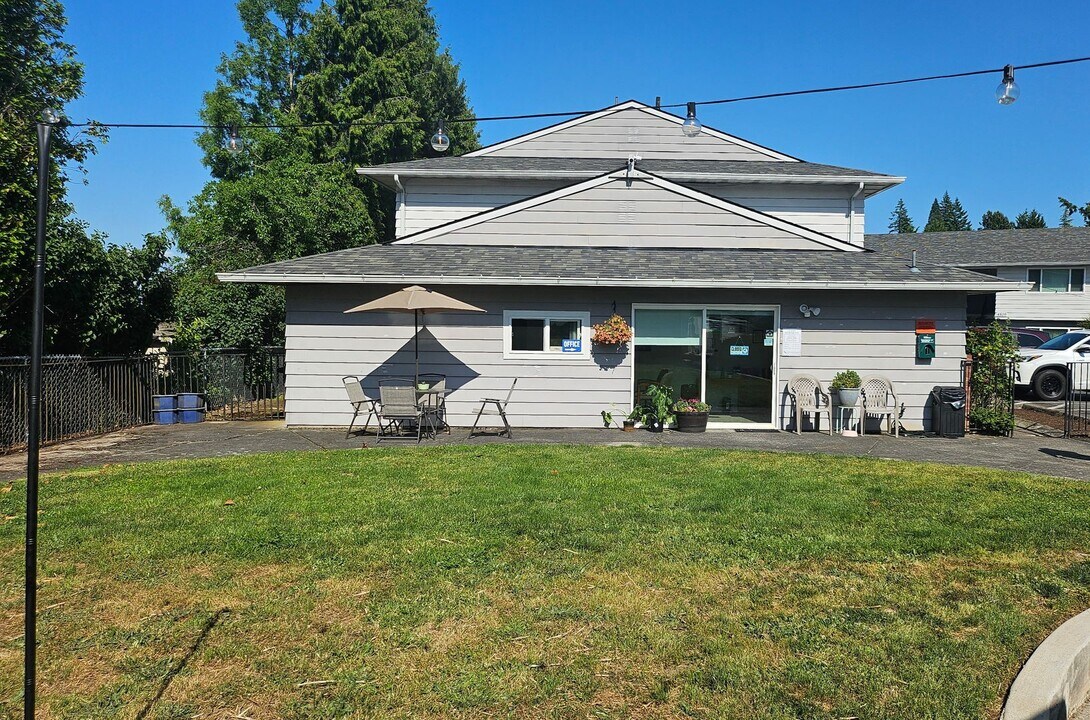 4523 SW Luradel St in Portland, OR - Building Photo