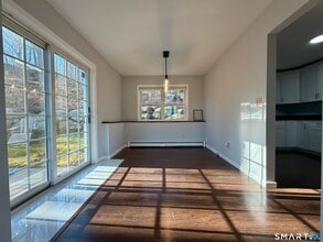 154 E Main St in Branford, CT - Building Photo - Building Photo