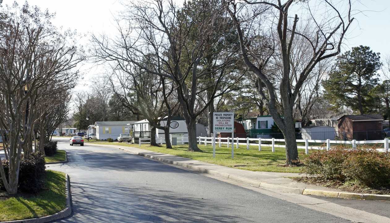 Derby Run in Virginia Beach, VA - Building Photo