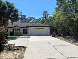 5420 W Oak Park Blvd in Homosassa, FL - Building Photo