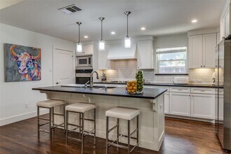 6811 Huff Trail in Dallas, TX - Building Photo - Building Photo