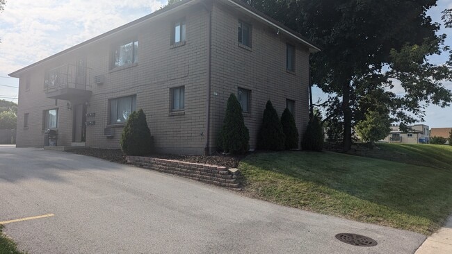 827 S 84th St, Unit 3