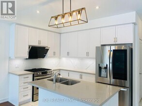 101 Hilts Dr in Richmond Hill, ON - Building Photo - Building Photo