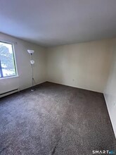 131 Burgundy Hill Ln in Middletown, CT - Building Photo - Building Photo