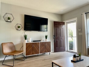 8114 Summer Gate Ct in Jacksonville, FL - Building Photo - Building Photo
