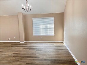 180 Firwood S in Kyle, TX - Foto de edificio - Building Photo