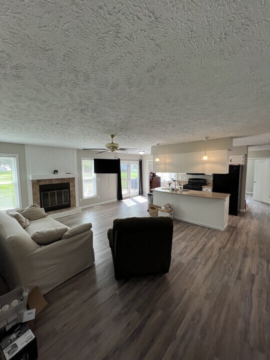 15867 Wood Rd in Lansing, MI - Building Photo